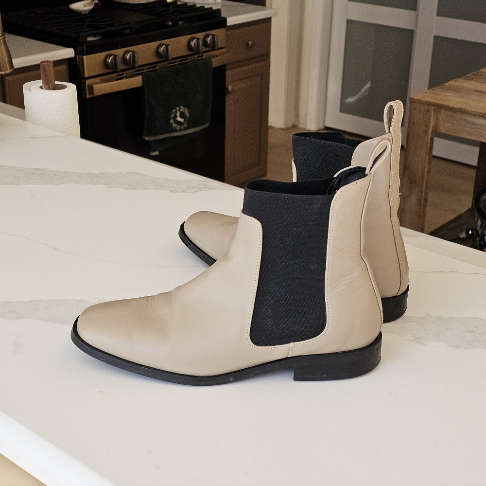 Everlane The Italian Leather Square Toe Chelsea Boots